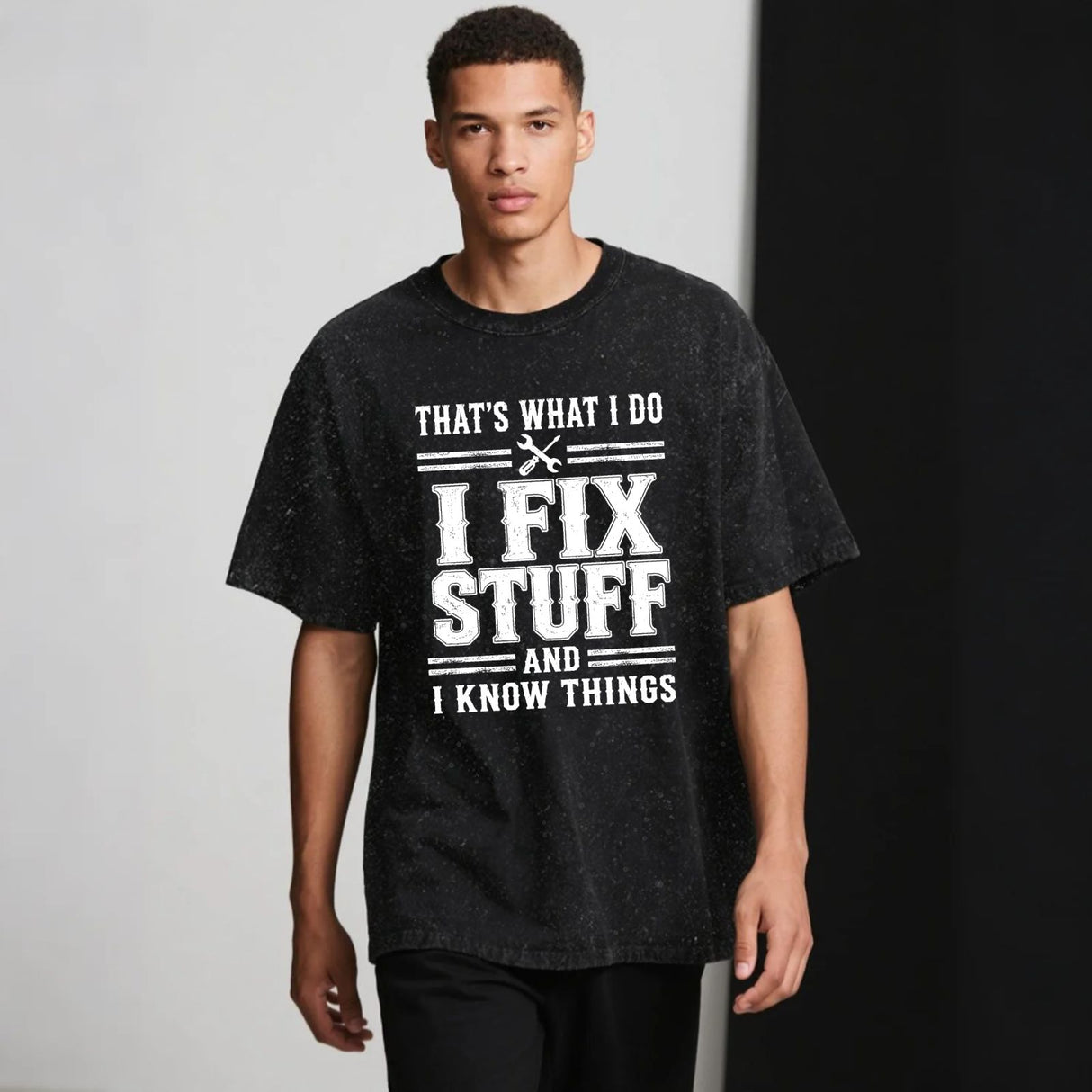 That's What I Do I Fix Stuff And I Know Things T-Shirt